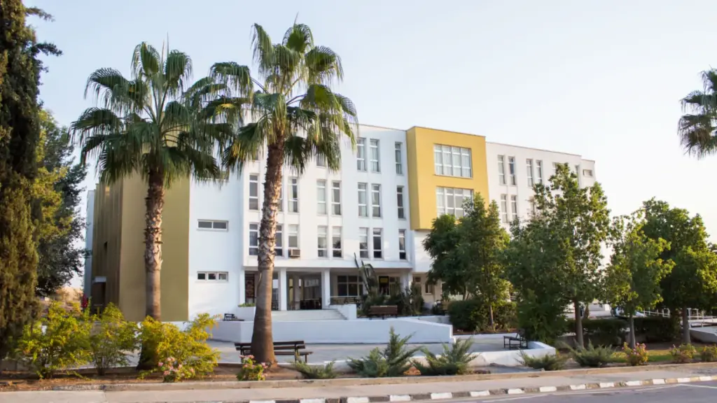 مبنى كلية التربية في جامعة شرق البحر المتوسط بفاماغوستا، شمال قبرص